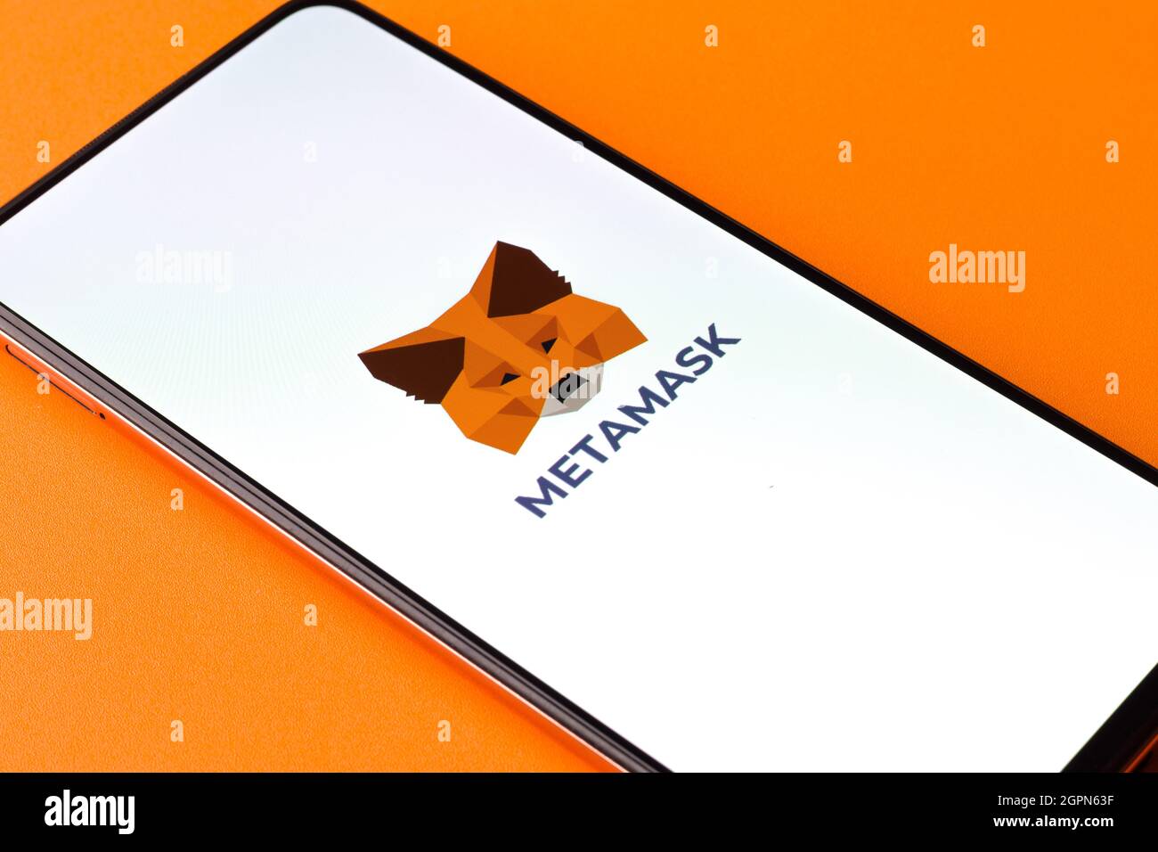 West Bangal, India - 28 settembre 2021 : MetaMask logo sullo schermo del telefono immagine stock. Foto Stock
