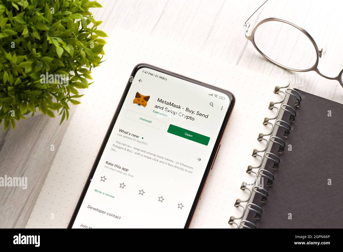 West Bangal, India - 28 settembre 2021 : MetaMask logo sullo schermo del telefono immagine stock. Foto Stock