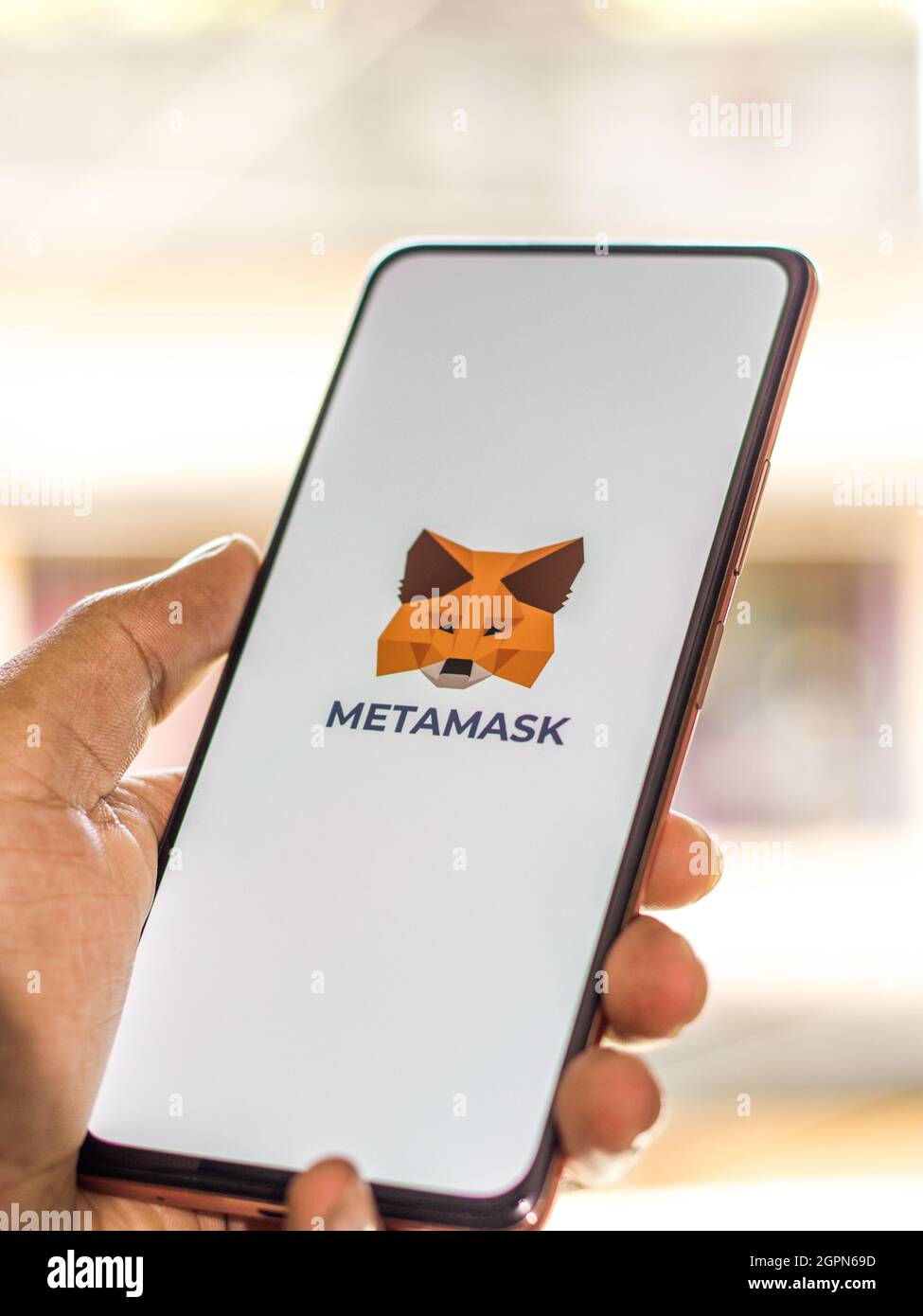 West Bangal, India - 28 settembre 2021 : MetaMask logo sullo schermo del telefono immagine stock. Foto Stock