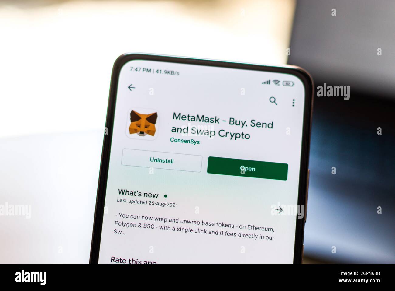 West Bangal, India - 28 settembre 2021 : MetaMask logo sullo schermo del telefono immagine stock. Foto Stock