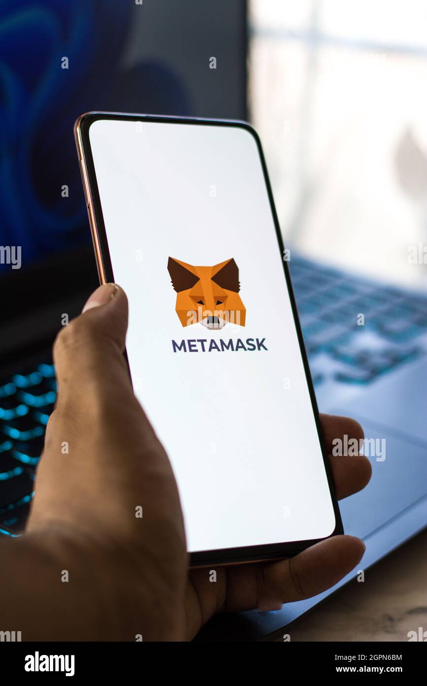 West Bangal, India - 28 settembre 2021 : MetaMask logo sullo schermo del telefono immagine stock. Foto Stock