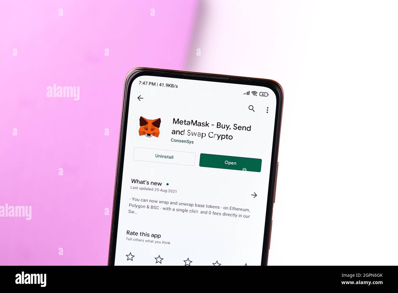 West Bangal, India - 28 settembre 2021 : MetaMask logo sullo schermo del telefono immagine stock. Foto Stock