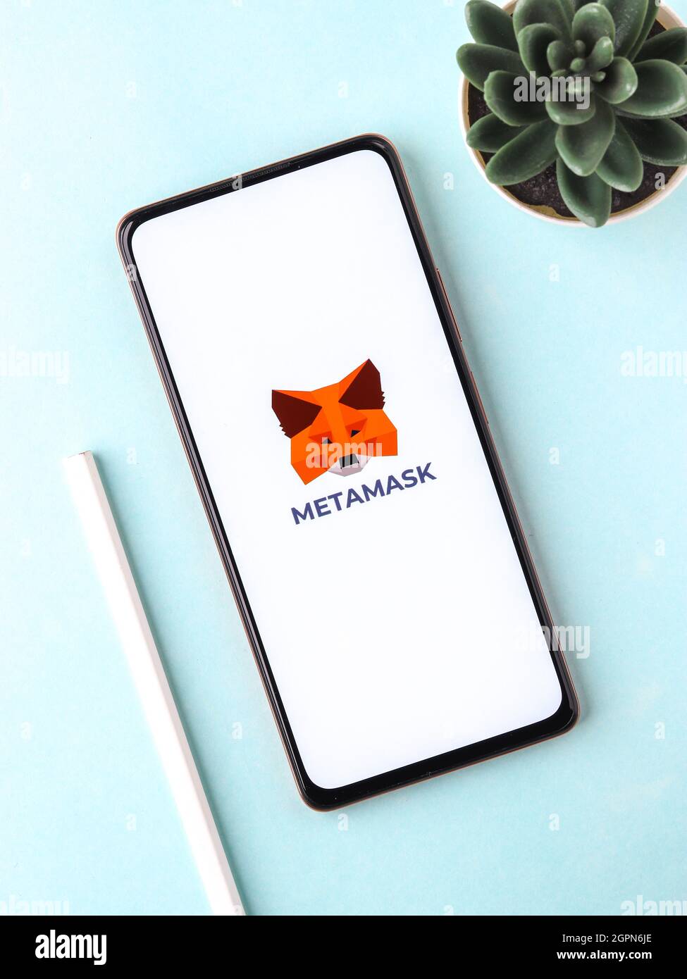 West Bangal, India - 28 settembre 2021 : MetaMask logo sullo schermo del telefono immagine stock. Foto Stock