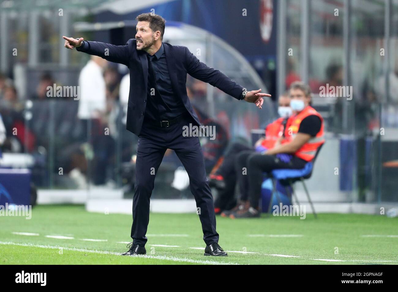 Diego Simeone, allenatore di gesti del Club Atletico de Madrid durante la partita UEFA Champions League Group B tra AC Milan e Club Atletico de Madrid allo Stadio Giuseppe Meazza il 28 settembre 2021 a Milano. Foto Stock