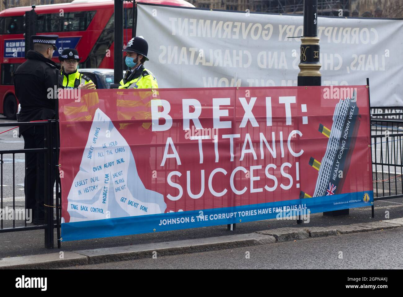 brexit, un poster titanico di successo per una protesta a Londra Foto Stock