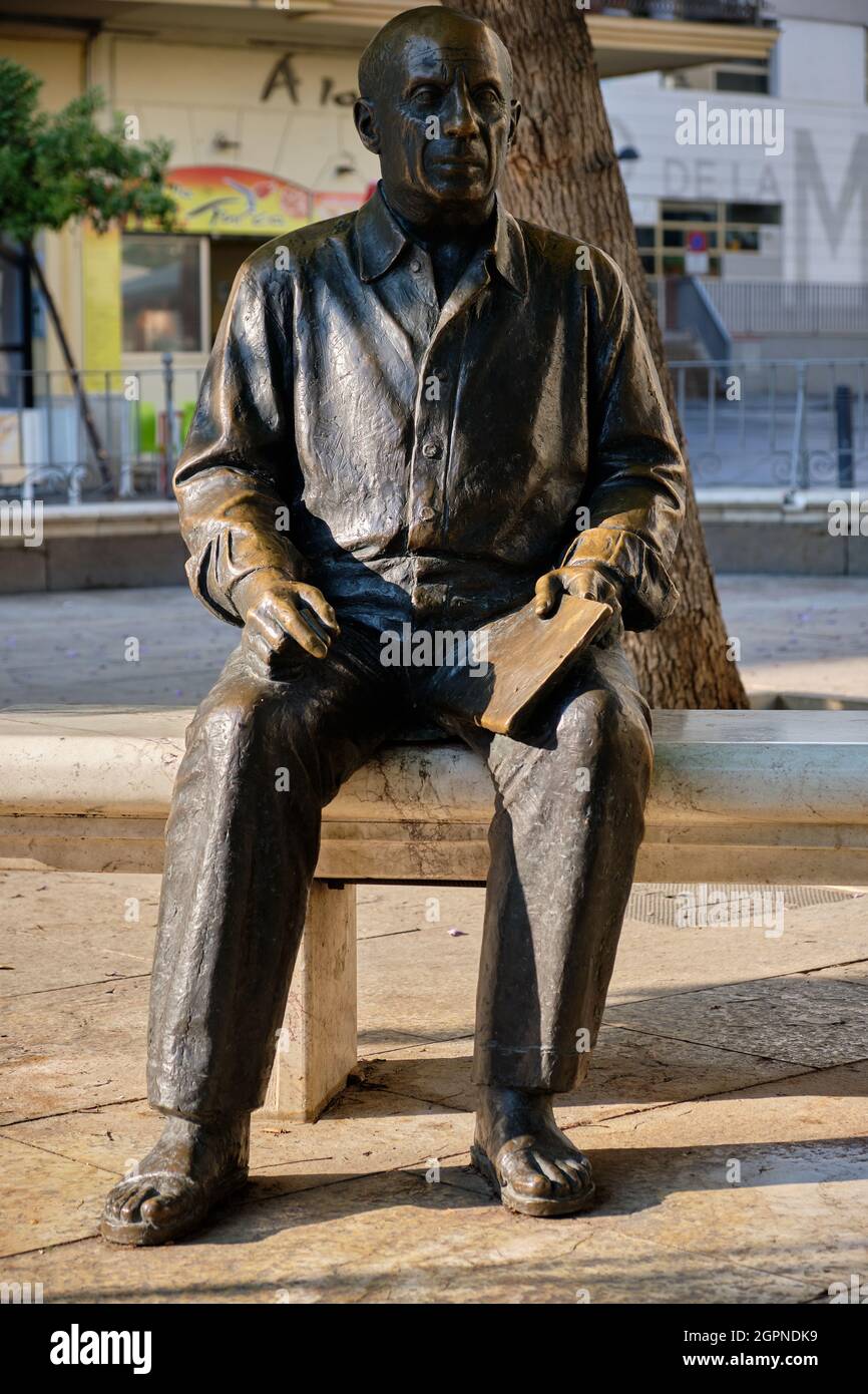 Statua di Pablo Picasso dello scultore Francisco Lopez Hernandez, Plaza de la Merced, Malaga, Spagna. Foto Stock