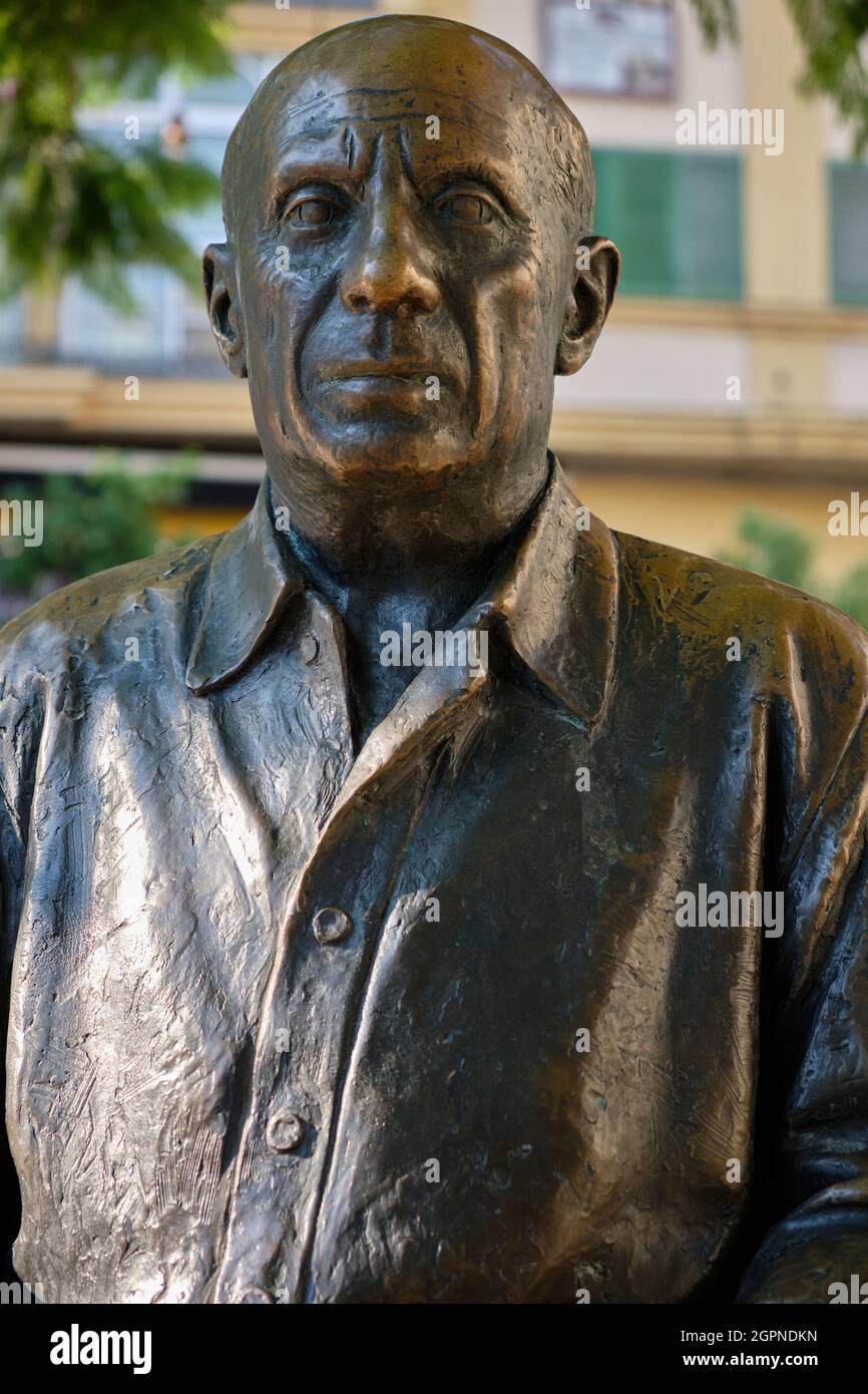 Statua di Pablo Picasso dello scultore Francisco Lopez Hernandez, Plaza de la Merced, Malaga, Spagna. Foto Stock