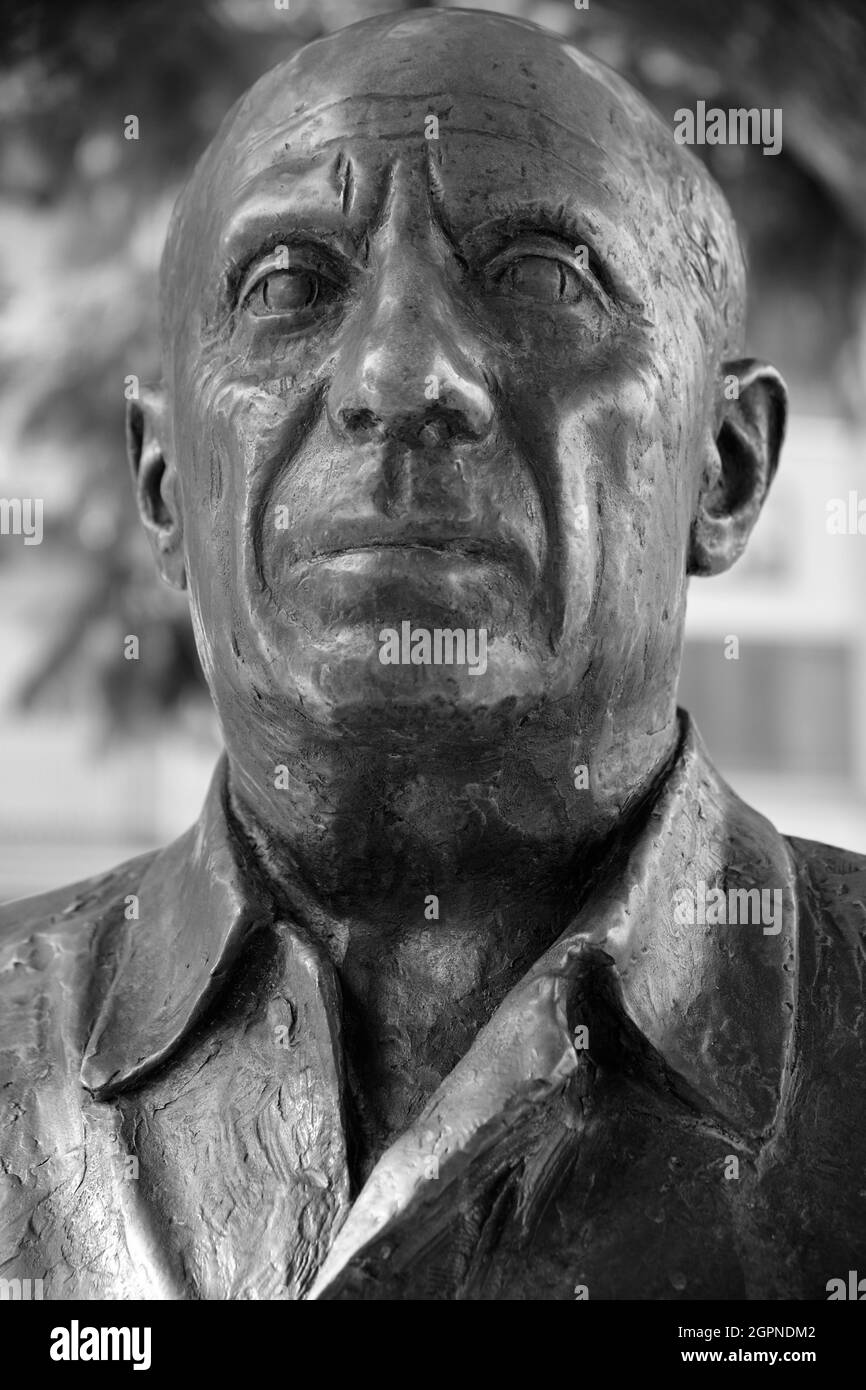 Statua di Pablo Picasso dello scultore Francisco Lopez Hernandez, Plaza de la Merced, Malaga, Spagna. Foto Stock