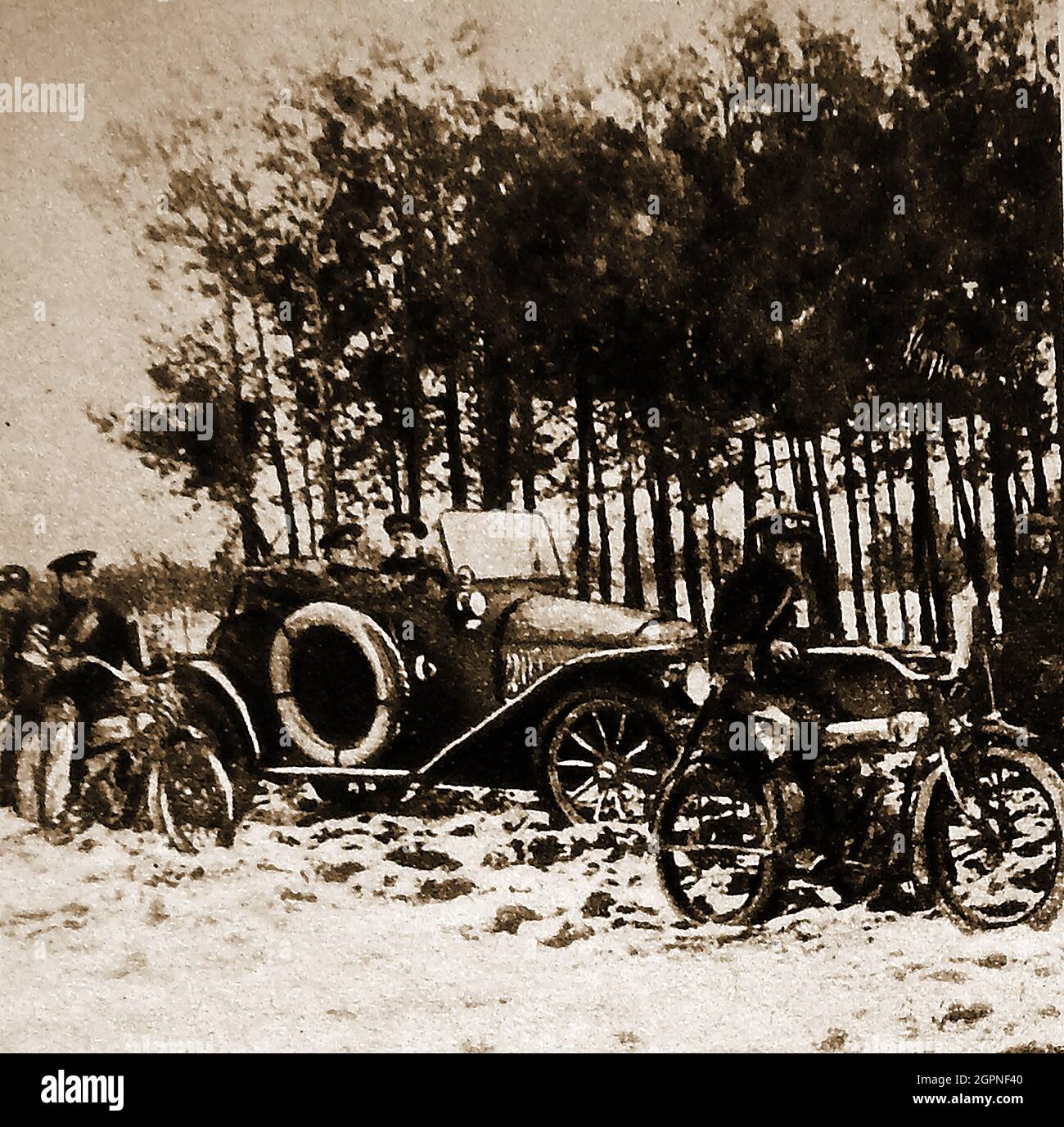 WWI - Battaglia di Tannenberg -Un'immagine di fotografi di stampa di motori russi scouts.The battaglia combattuta a Tannenberg, Prussia orientale (ora Stębark, Polonia ) si è conclusa in una decisiva vittoria tedesca sui russi.- Foto Stock