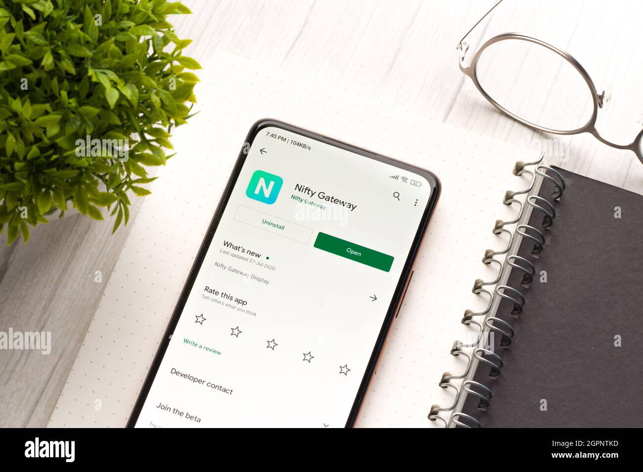West Bangal, India - 28 settembre 2021 : logo Nifty Gateway sullo schermo del telefono immagine stock. Foto Stock