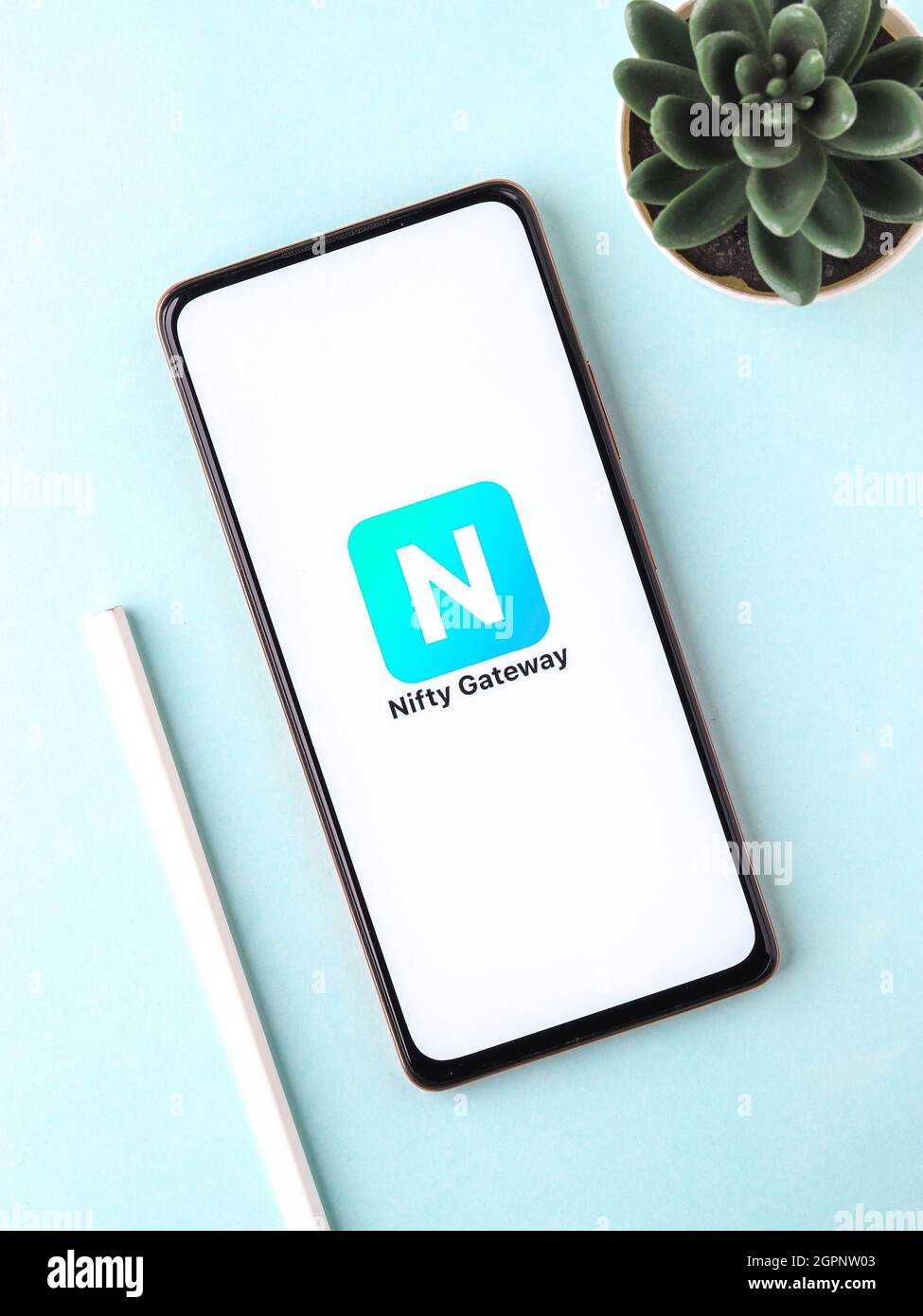 West Bangal, India - 28 settembre 2021 : logo Nifty Gateway sullo schermo del telefono immagine stock. Foto Stock