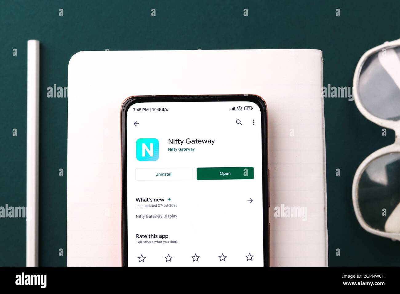 West Bangal, India - 28 settembre 2021 : logo Nifty Gateway sullo schermo del telefono immagine stock. Foto Stock