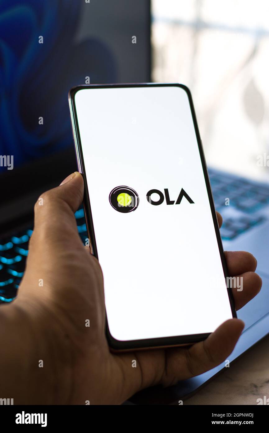 West Bangal, India - 28 settembre 2021 : OLA logo sullo schermo del telefono immagine stock. Foto Stock