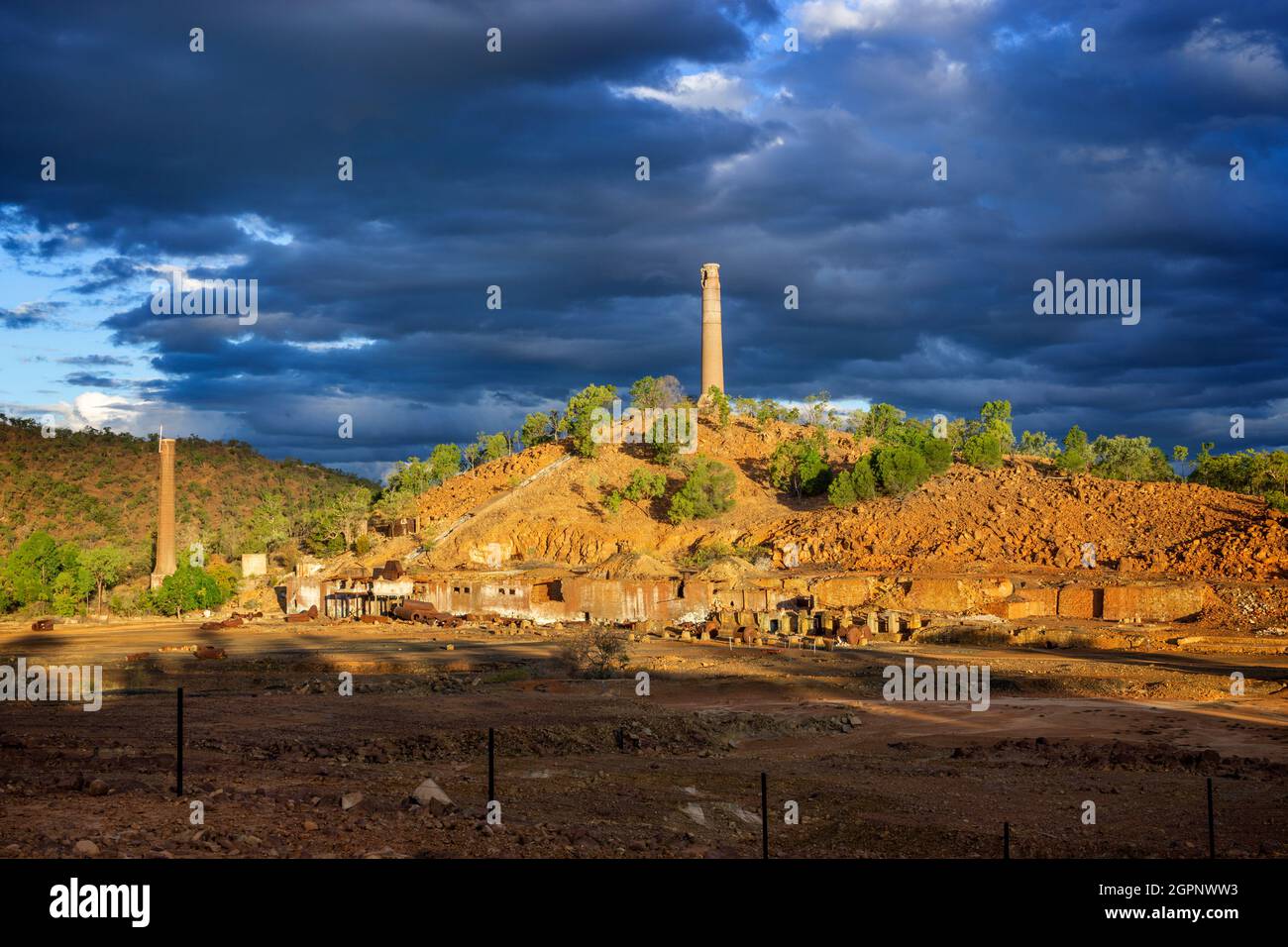 Resti del patrimonio elencato Chillagoe fonderie e camini, nella città all'esterno di Chillagoe, North Queensland Australia Foto Stock