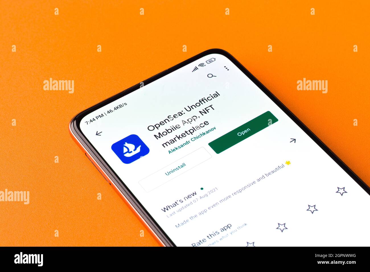 West Bangal, India - 28 settembre 2021 : immagine stock del logo OpenSea sullo schermo del telefono. Foto Stock