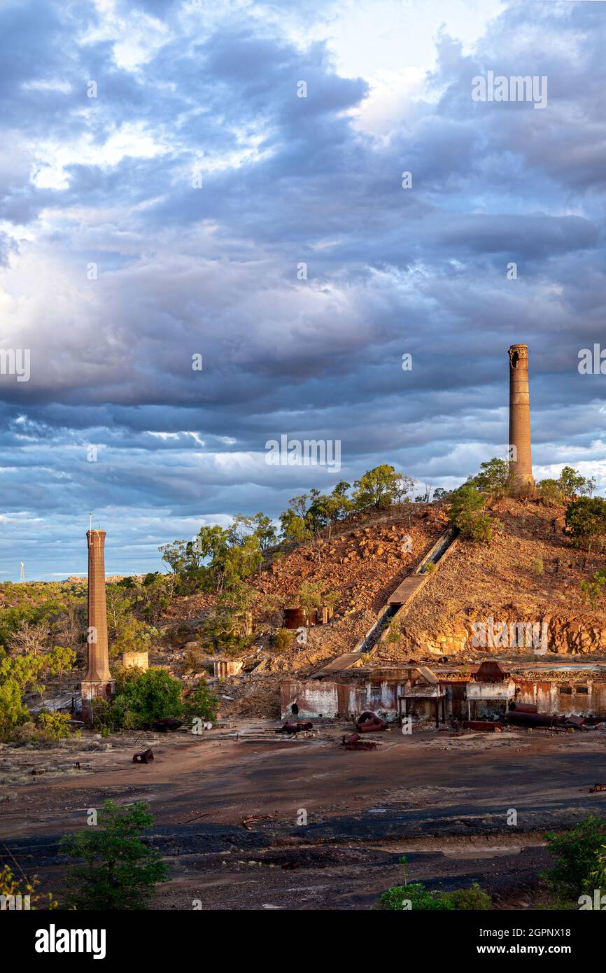Resti del patrimonio elencato Chillagoe fonderie e camini, nella città all'esterno di Chillagoe, North Queensland Australia Foto Stock