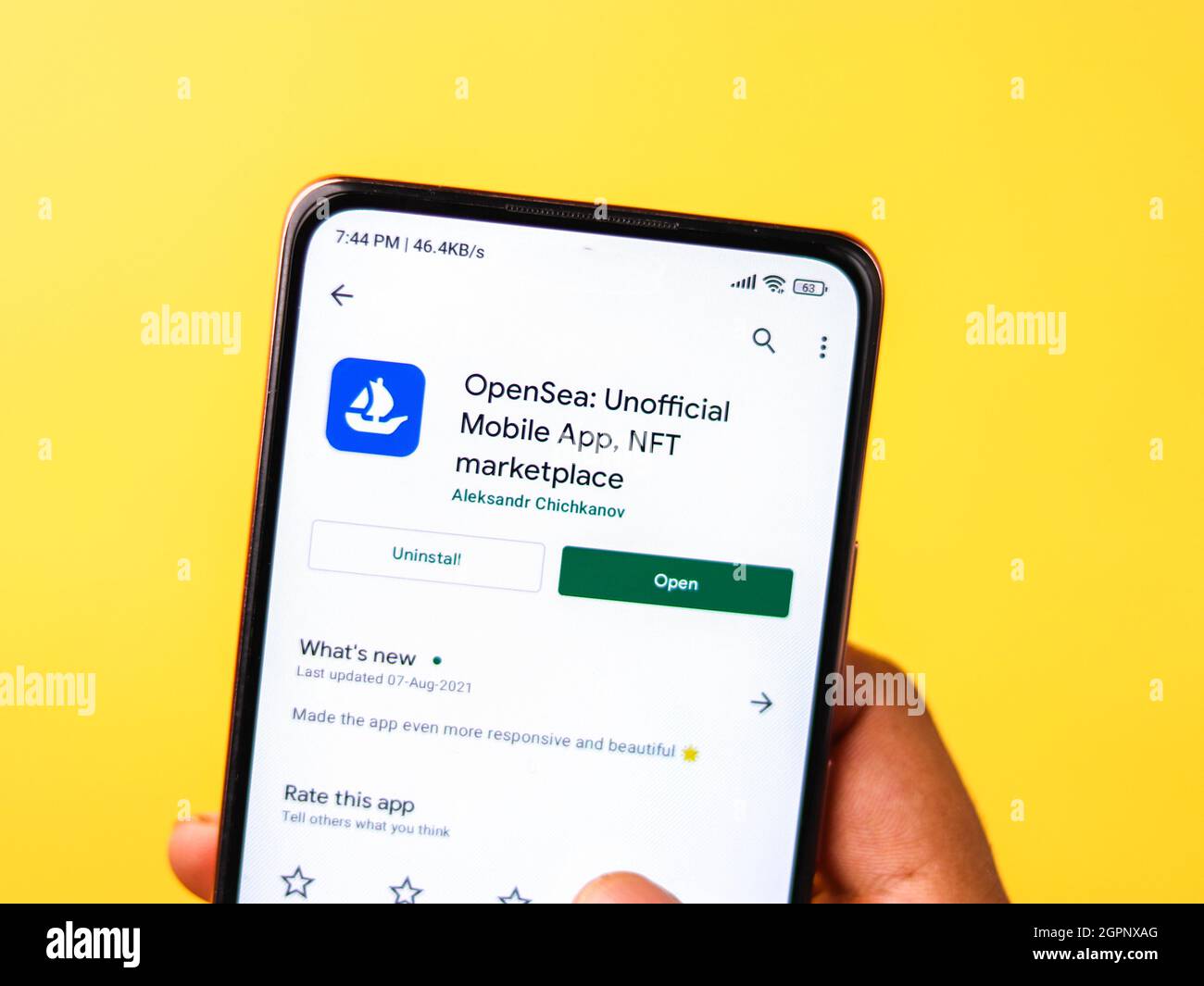 West Bangal, India - 28 settembre 2021 : immagine stock del logo OpenSea sullo schermo del telefono. Foto Stock