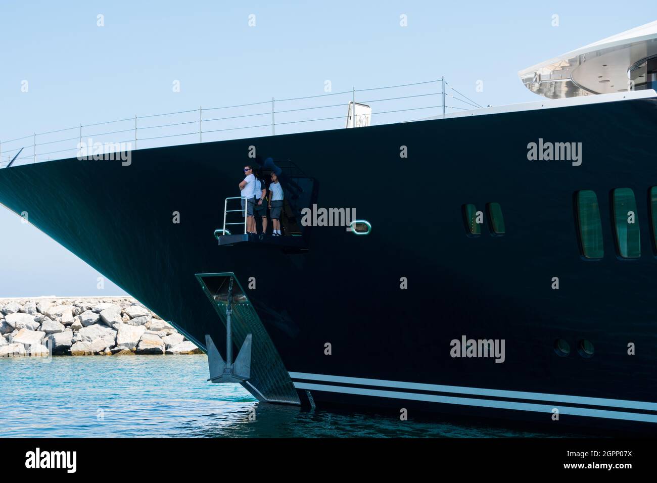 Marbella, Malaga, Spagna 1° settembre 2019. Mega yacht Solandge di 85 metri, costruito dal cantiere navale di Lürssen in Germania arrivando al porto di Puerto Banus Foto Stock