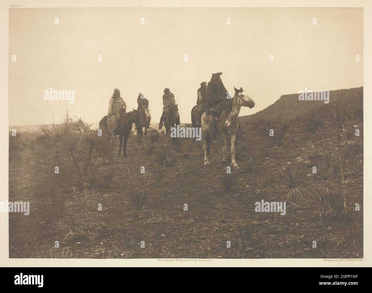 Desert Rovers - Apache, 1903. [Nativi americani degli Stati Uniti sudoccidentali]. Fotoincisione, lastra 3 da "The North American Indian, volume 1" (1907). Foto Stock