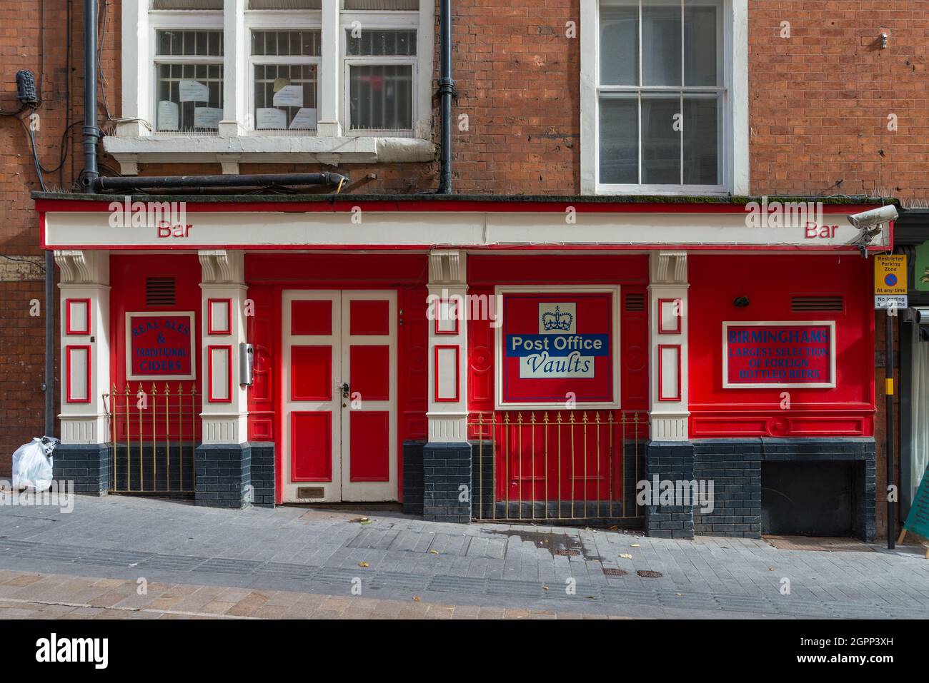 Ufficio postale Vaults in Pinfold Street, Birmingham è un premiato pub reale birra Foto Stock