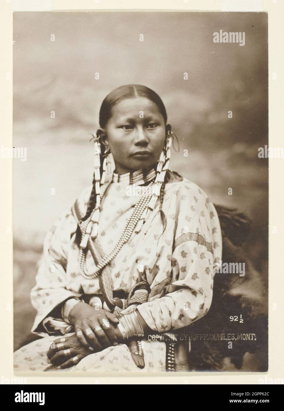 Fawn macchiato, Cheyenne sposa, 1879. [Ritratto di una giovane donna nativa americana]. Stampa in argento gelatina. Foto Stock