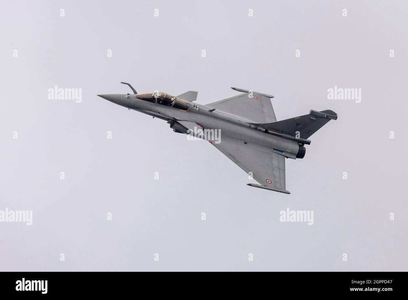L'Aeronautica militare francese Dassault Rafale C (REG: 140) in mostra sul mare. Foto Stock