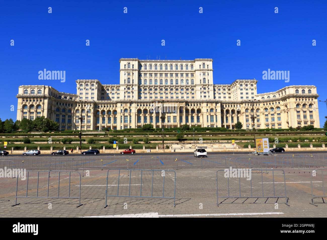 4 settembre 2021 - Bucarest in Romania: Facciata del Palazzo del Parlamento Foto Stock