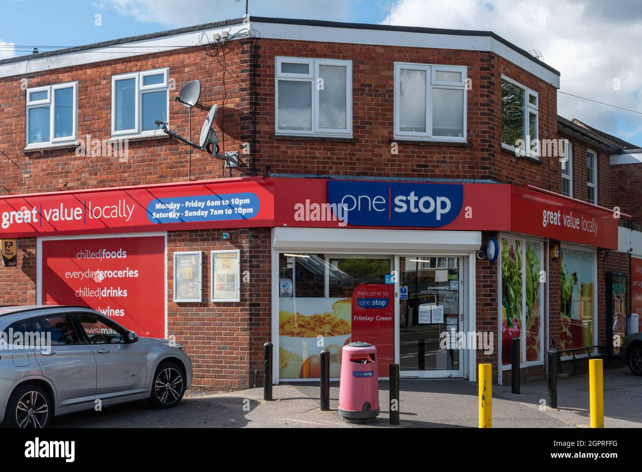 Minimarket One Stop, negozio locale, a Frimley Green, Surrey, Inghilterra REGNO UNITO Foto Stock