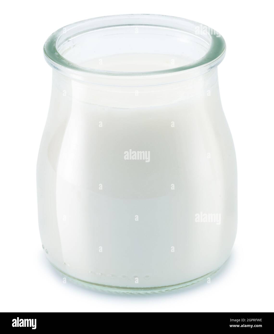 Contenitore in vetro con yogurt bianco isolato su fondo bianco. Foto Stock
