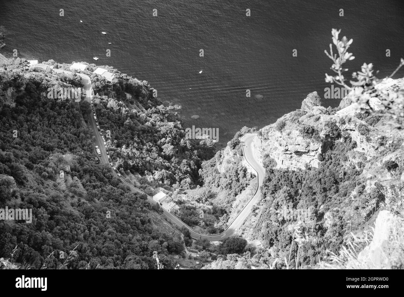 Vista ad alto angolo del mare catturato dalla scogliera Foto Stock