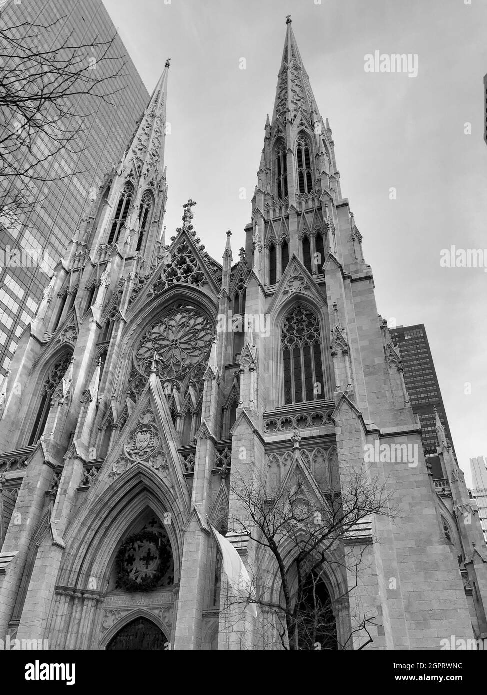 Inquadratura a basso angolo della Cattedrale di San Patrizio, New USA Foto Stock