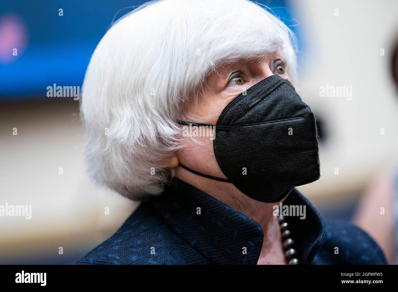 Il Segretario del Tesoro Janet Yellen arriva a testimoniare ad un'audizione del Comitato dei servizi finanziari della Camera sulla supervisione del Dipartimento del Tesoro e della Federal Reserve coronavirus risposta pandemica su Capitol Hill a Washington, DC Giovedi 30 settembre 2021. Credit: Sarah Silbiger/Pool via CNP Foto Stock