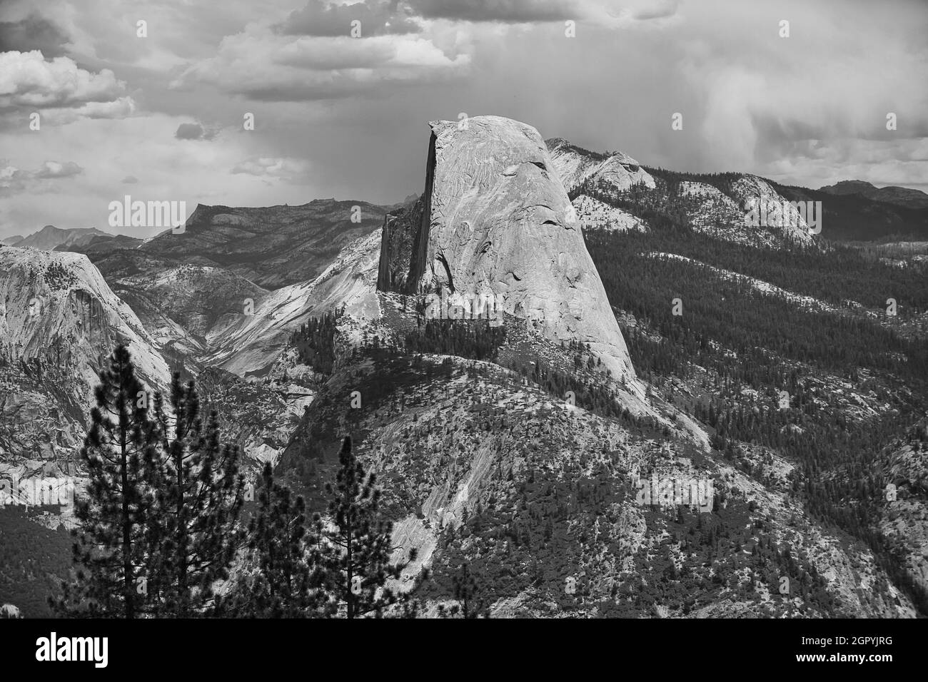 Parco nazionale di Yosemite - Half Dome in BW Foto Stock