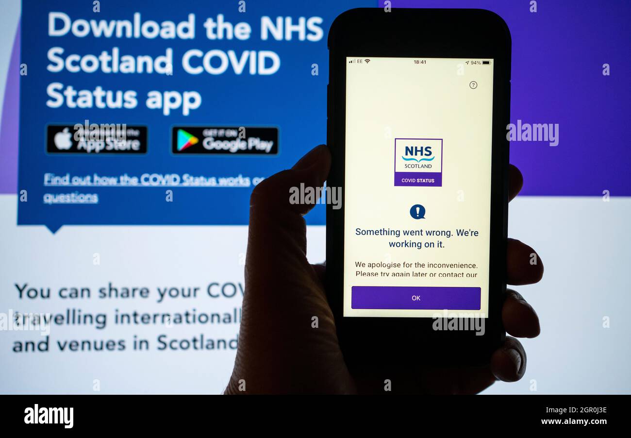 Edimburgo, Scozia, Regno Unito. 30 settembre 2021. Il governo scozzese lancia una nuova app di stato Covid-19 , un passaporto per il vaccino digitale, nei negozi Apple e Google app, molti utenti hanno trovato l'app inutilizzabile, tuttavia con il sistema di verifica dell'identità non funzionante, L'app sarà richiesta per accedere ai locali notturni in Scozia da venerdì, ma il governo ha annunciato un ritardo di 2 settimane per l'implementazione. PIC; messaggio di errore durante la verifica dell'ID sulla nuova app NHS. Iain Masterton/Alamy Live News. Foto Stock
