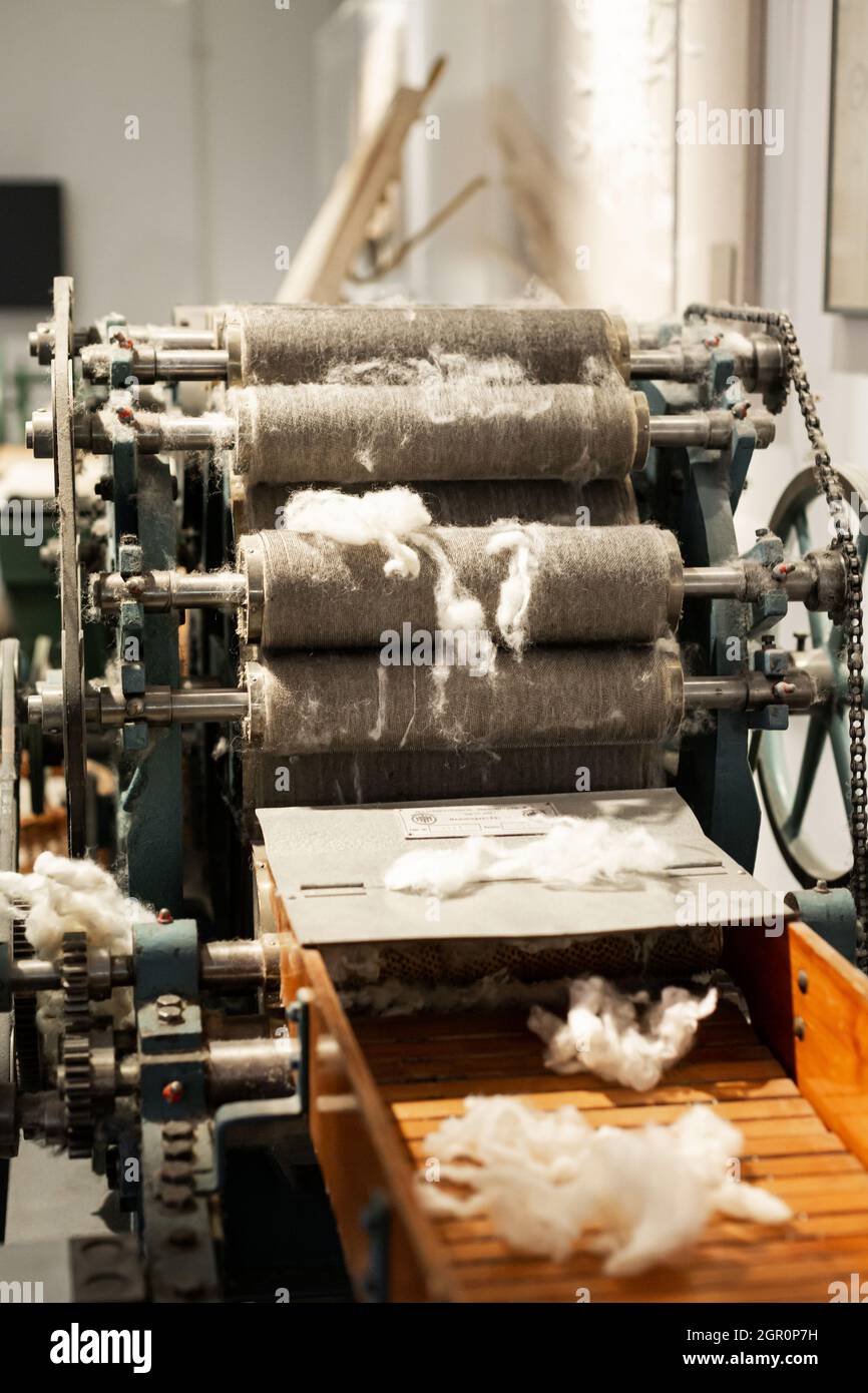 Meccanismo di primo piano di una macchina per la produzione di tessuti. Foto Stock