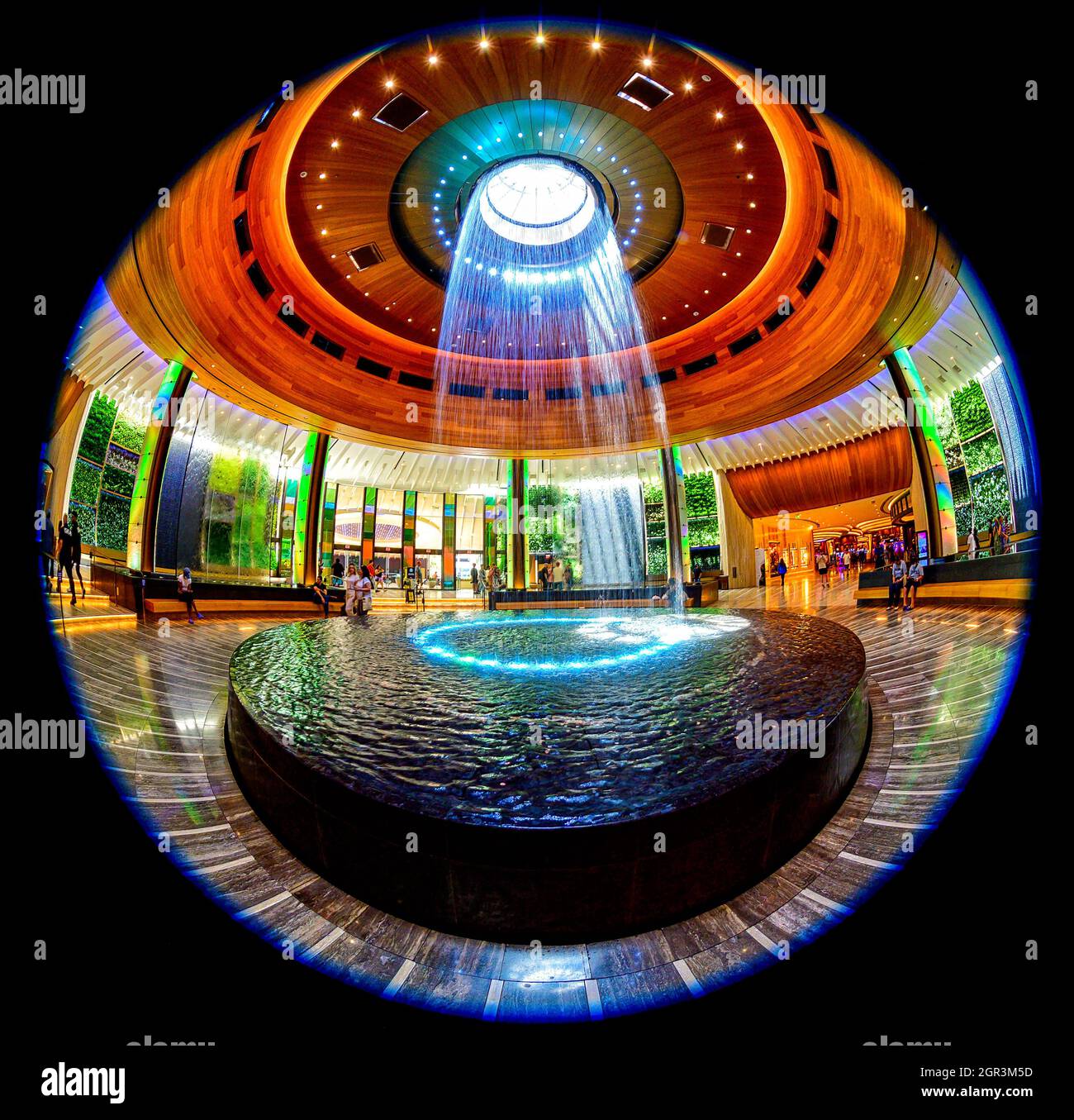 Vista fisheye della fontana circolare ad oculus presso l'hotel e casinò Seminole Hard Rock Foto Stock