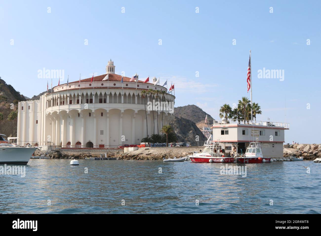 24 settembre 2021, Avalon, CA, Stati Uniti d'America: LOS ANGELES - SEP 24: Catalina Casino from the Catalina Harbour on September 24, 2021 in Avalon, CA (Credit Image: © Kay Blake/ZUMA Press Wire) Foto Stock