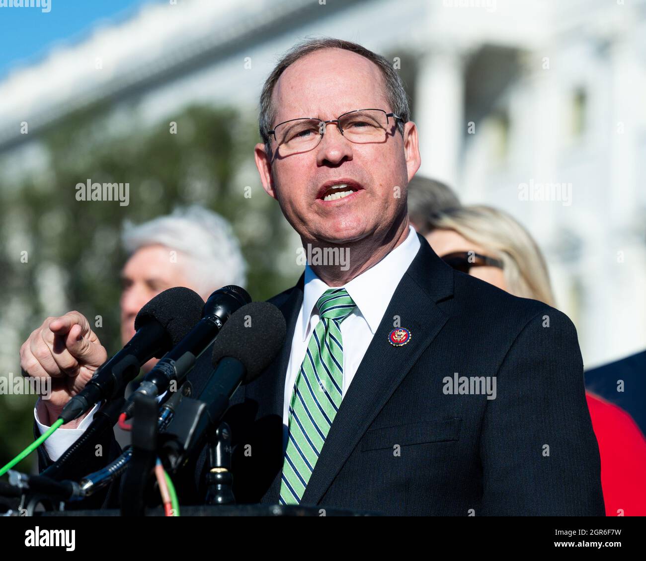 Washington, Stati Uniti. 30 settembre 2021. Il rappresentante degli Stati Uniti Greg Murphy (R-NC) parla del confine meridionale in una conferenza stampa organizzata dal Comitato di Studio Repubblicano. Credit: SOPA Images Limited/Alamy Live News Foto Stock