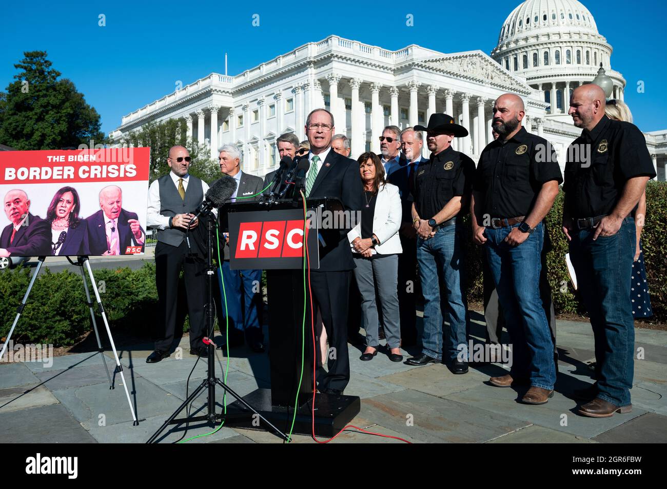 Washington, Stati Uniti. 30 settembre 2021. Il rappresentante degli Stati Uniti Greg Murphy (R-NC) parla del confine meridionale in una conferenza stampa organizzata dal Comitato di Studio Repubblicano. Credit: SOPA Images Limited/Alamy Live News Foto Stock