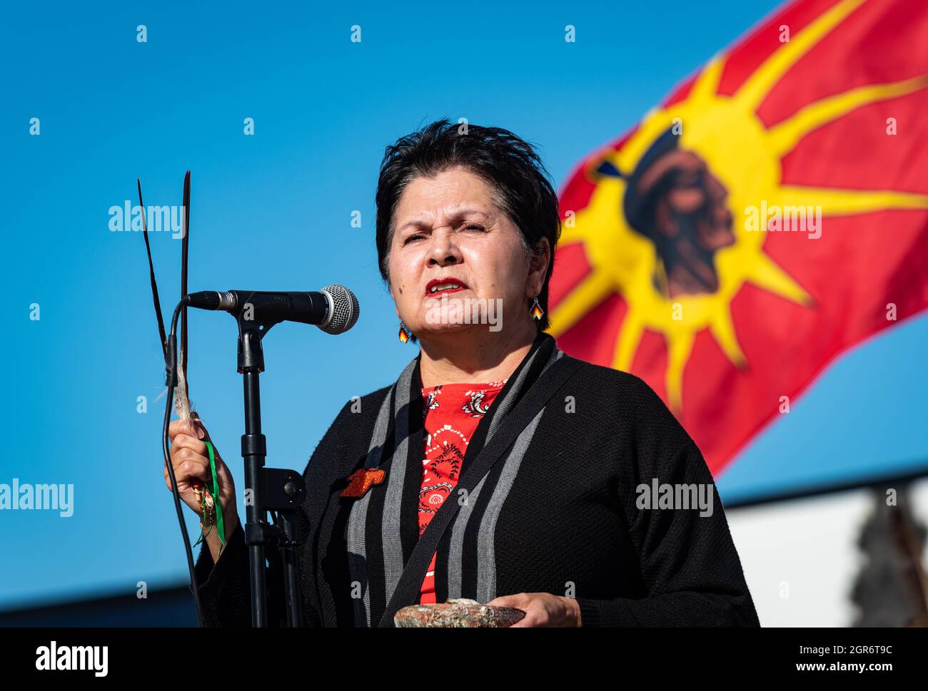 Algonquin Elder Claudette Commonda parla a Parliament Hill durante la prima giornata della verità e della riconciliazione, una nuova vacanza federale in Canada. Foto Stock