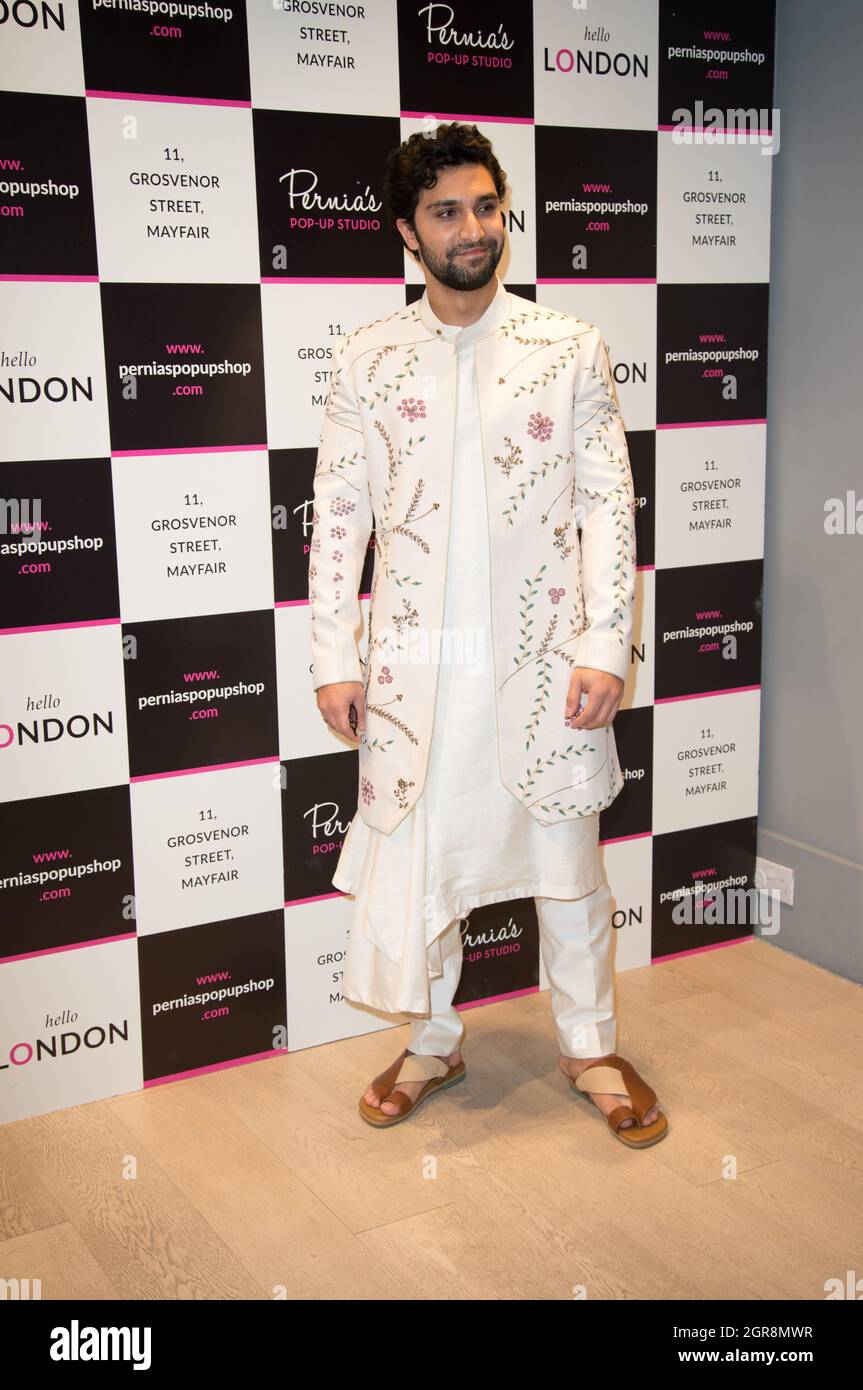 Non esclusiva: Ahad Raza Mir, partecipa a un incontro e saluto al Pop Up Studio di Pernia, al 11 Grosvenor Street Mayfair Foto Stock