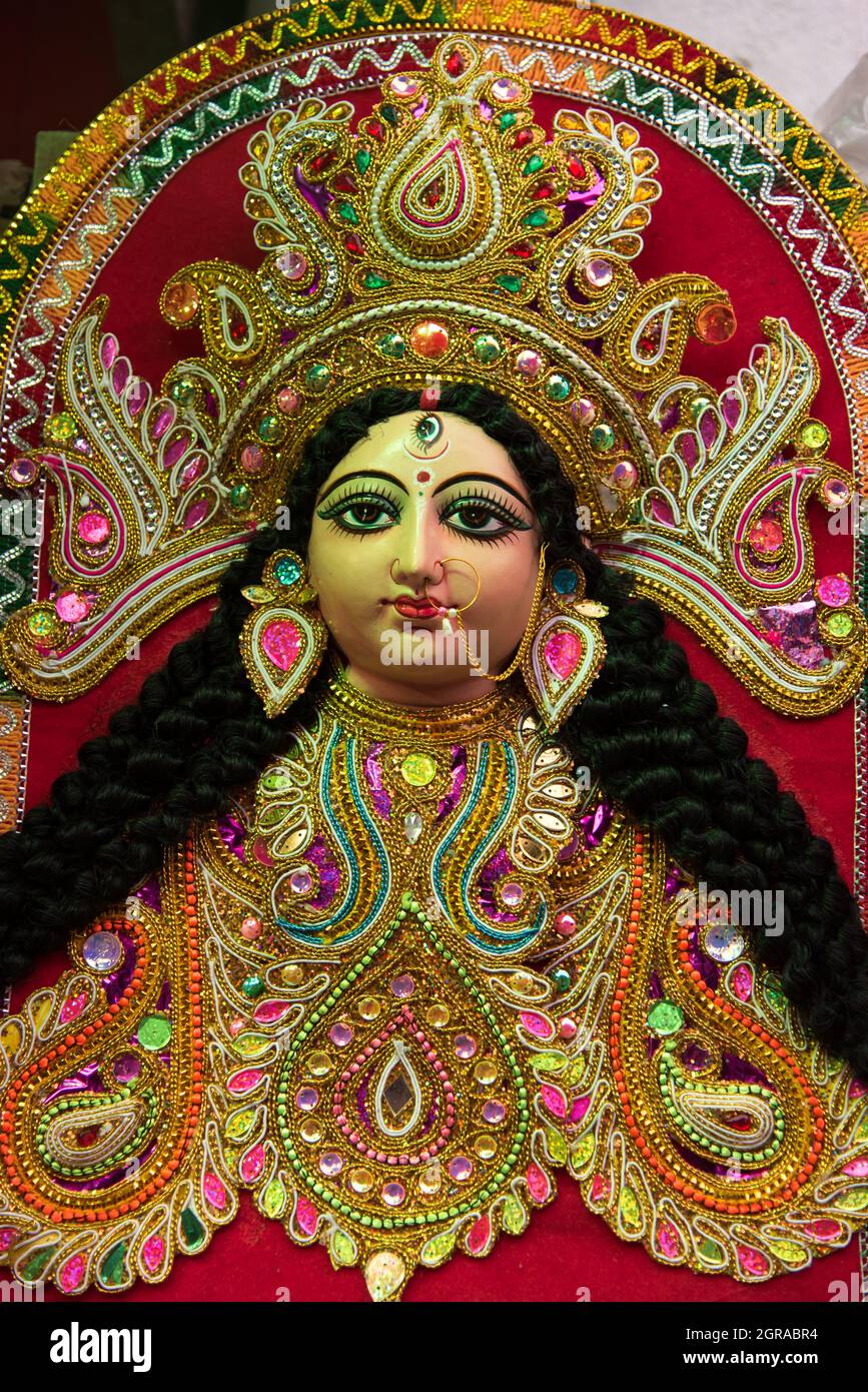 Idolo decorato di Dea indù Durga. Durga Puja festival Foto Stock