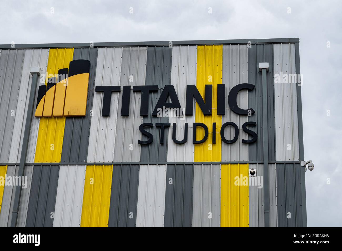 Belfast, N.Ireland- 4 settembre 2021: Il cartello per il Titanic Studius al molo di belfast. Foto Stock