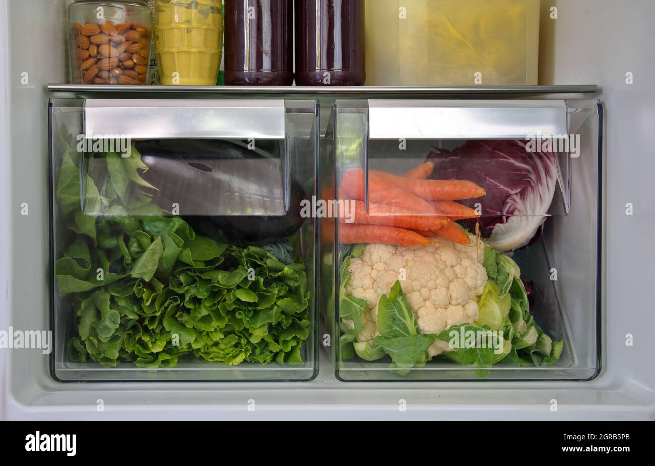 Verdure sane nel frigorifero Foto Stock