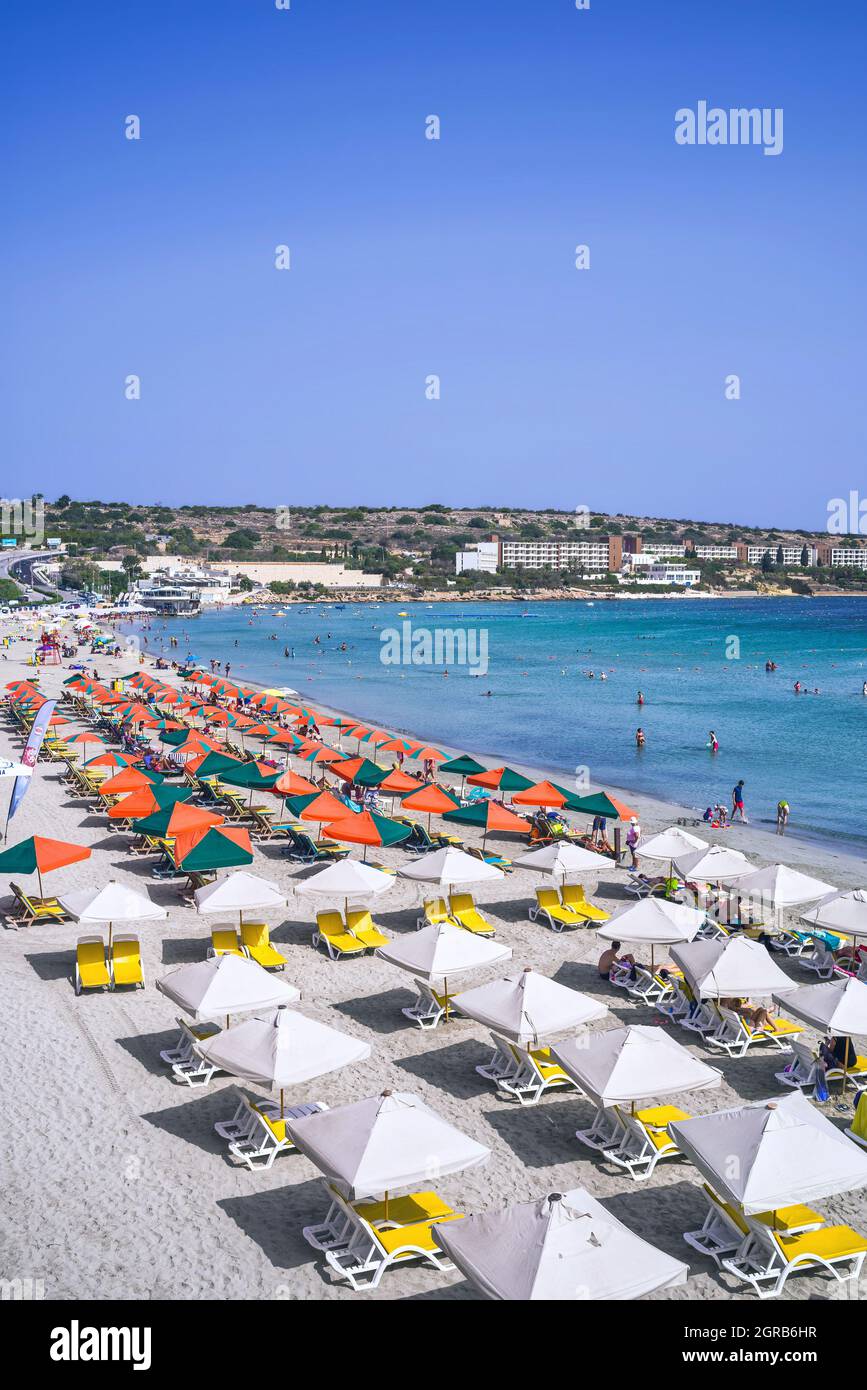 Malta: Baia di Mellieha o Baia di Ghadira – una vasta spiaggia di sabbia nella parte nord-occidentale dell'isola. Foto Stock