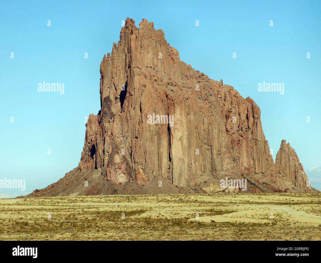 Mountain Rock Desert Sky è Bleu questa è l'antica storia nella Valle Occidentale negli Stati Uniti Foto Stock