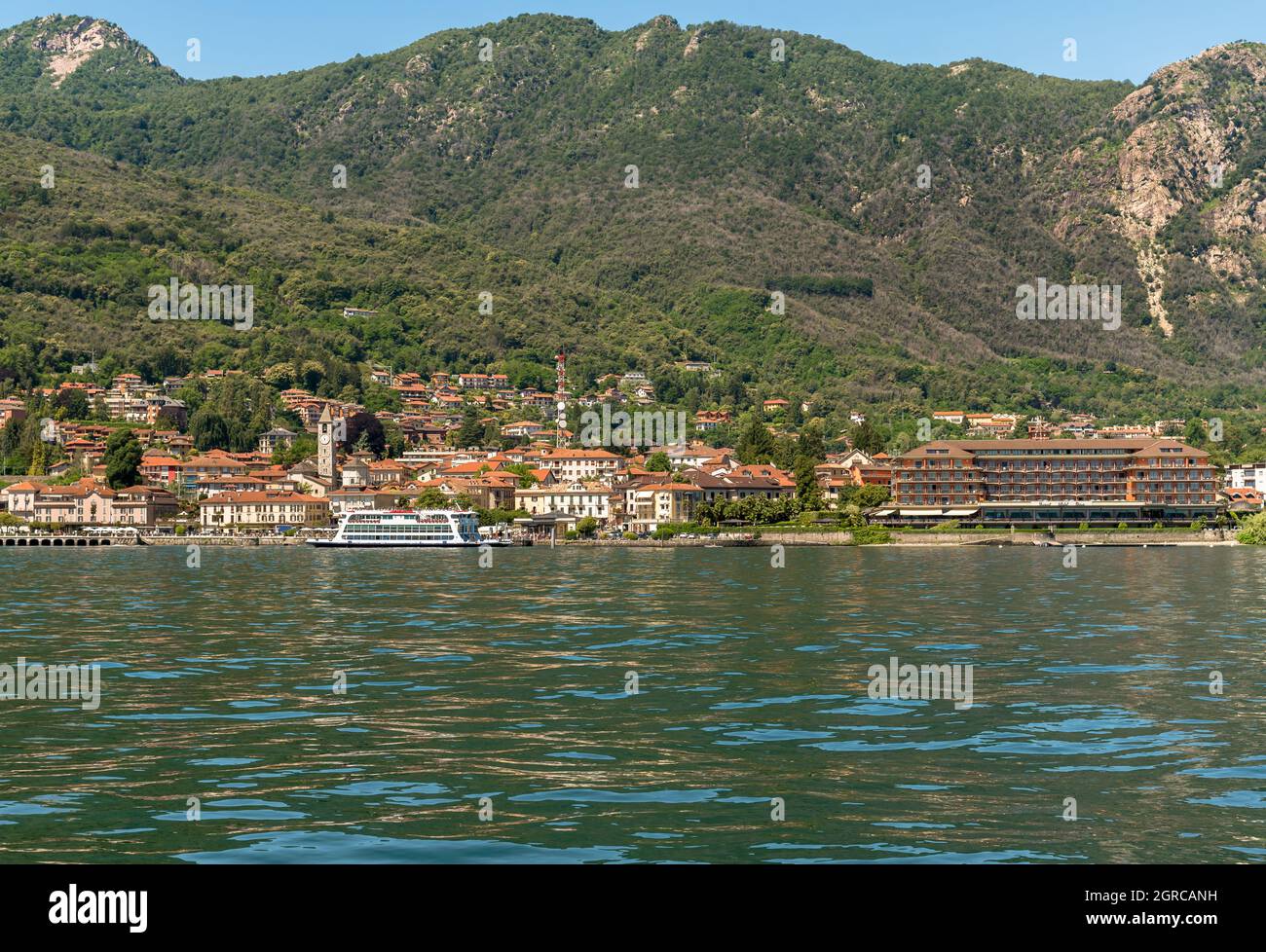 Vista sul borgo di Baveno, situato in Piemonte sulle sponde del Lago maggiore Foto Stock