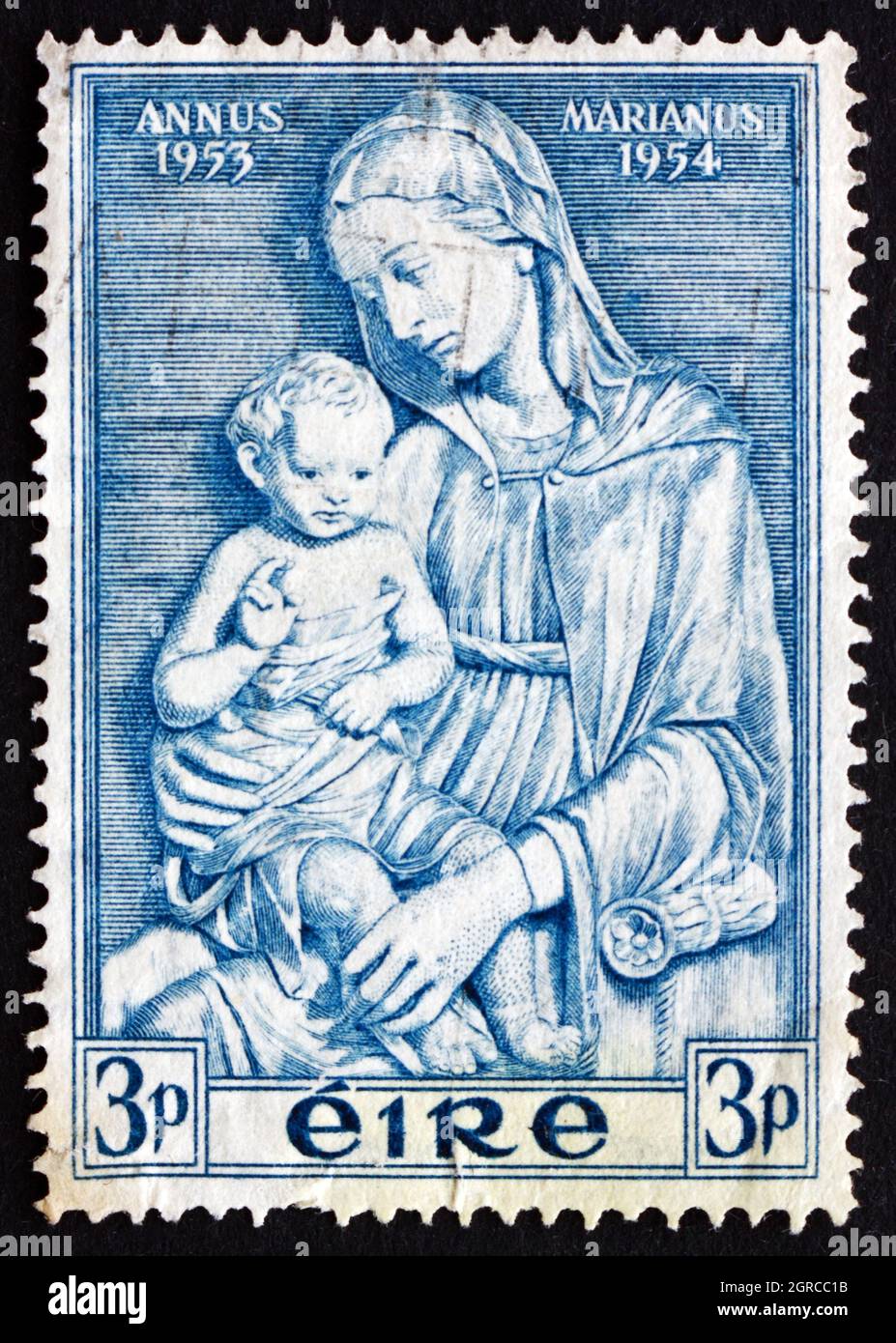 IRLANDA - CIRCA 1954: Un francobollo stampato in Irlanda mostra Madonna della Robbia, anno Mariano, circa 1954 Foto Stock