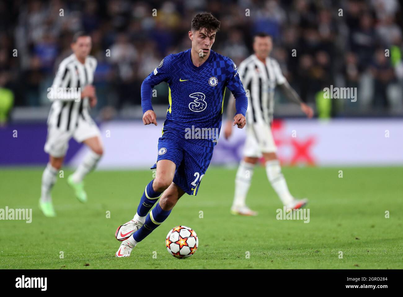 Kai Havertz del Chelsea FC controlla la palla durante la partita UEFA Champions League Group H tra il Juventus FC e il Chelsea FC Foto Stock