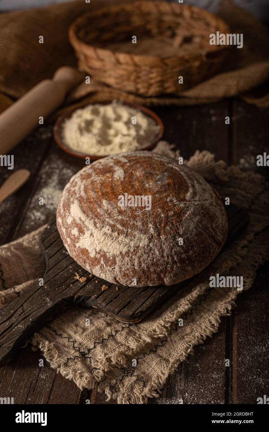 Pane delizioso e bello dalla pasta madre, tutto fatto in casa Foto Stock